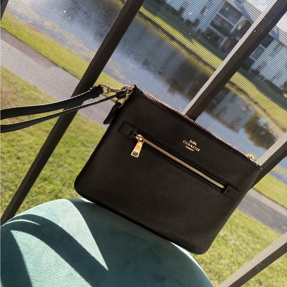 NWOT Coach Black XL Wristlet with Gold Accents - Picture 2 of 6
